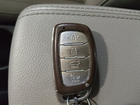 Used 2020 Hyundai Elantra Limited w/ Cargo Package (C1) FWD image 32