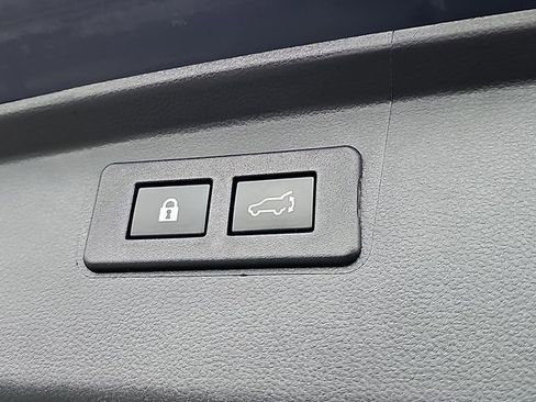 Used 2025 Subaru Outback Limited XT AWD/4WD image 32