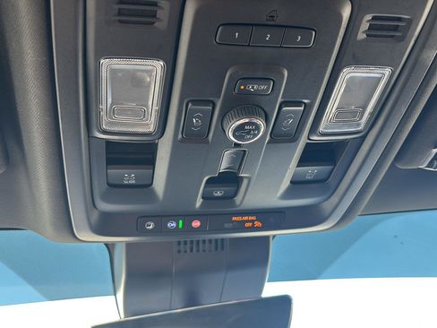 Used 2024 GMC Yukon Denali Ultimate AWD/4WD image 34