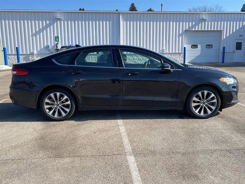 Used 2020 Ford Fusion SE image 18
