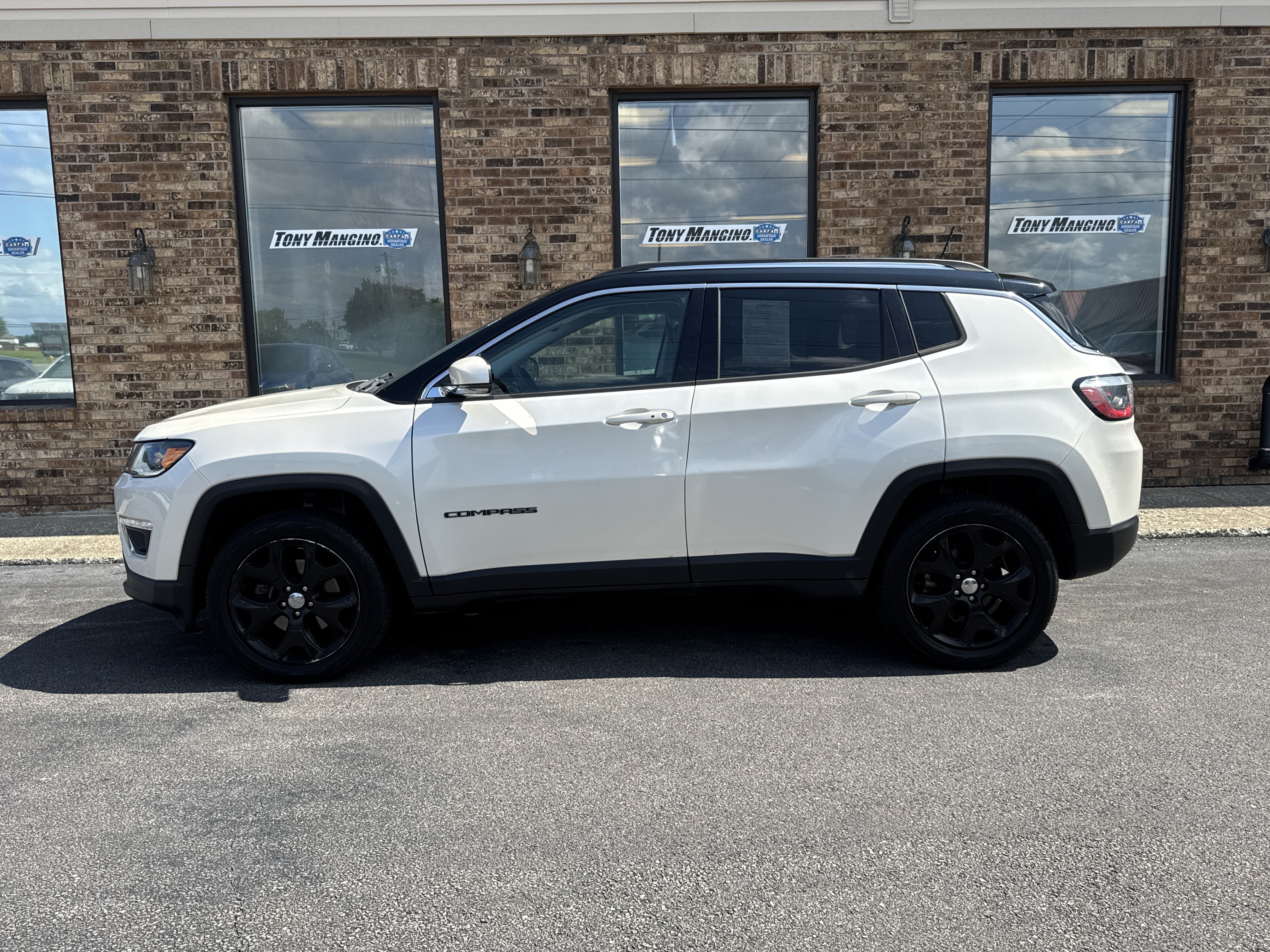Used 2018 Jeep Compass Limited w/ Navigation Group AWD/4WD image 2