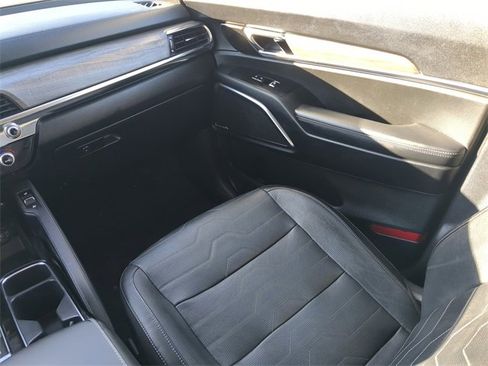 Used 2022 Kia Telluride SX w/ SX Prestige Package image 18