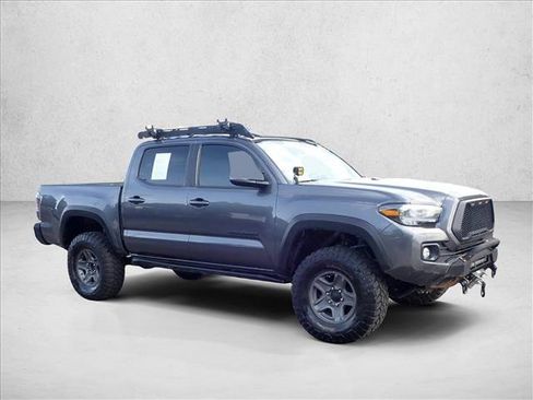 Used 2022 Toyota Tacoma TRD Off-Road w/ TRD Premium Off Road Package AWD/4WD image 6