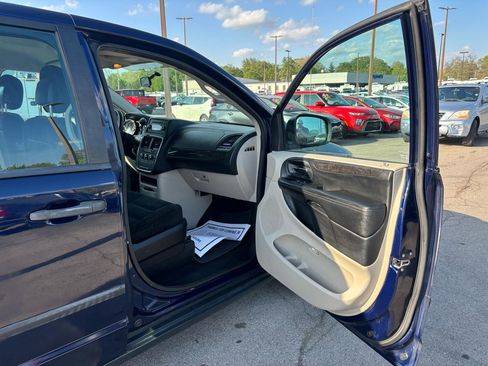 Used 2015 Dodge Grand Caravan American Value Package image 9