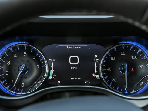 Used 2022 Chrysler Pacifica Touring-L image 19