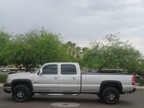 Used 2006 Chevrolet Silverado 2500 W/T w/ Heavy-Duty Power Package RWD image 2