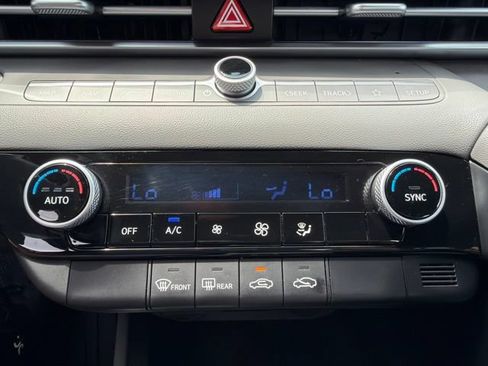 Used 2024 Hyundai Elantra SEL FWD image 19
