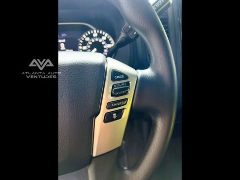 Used 2022 Nissan Titan SV image 16