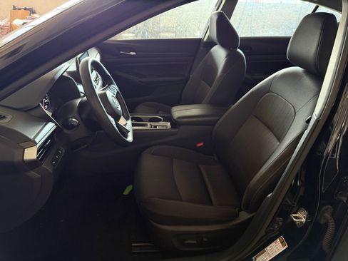 Used 2024 Nissan Altima 2.5 SV image 4