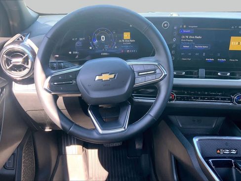 Used 2025 Chevrolet Equinox LT w/ Convenience Package II FWD image 6