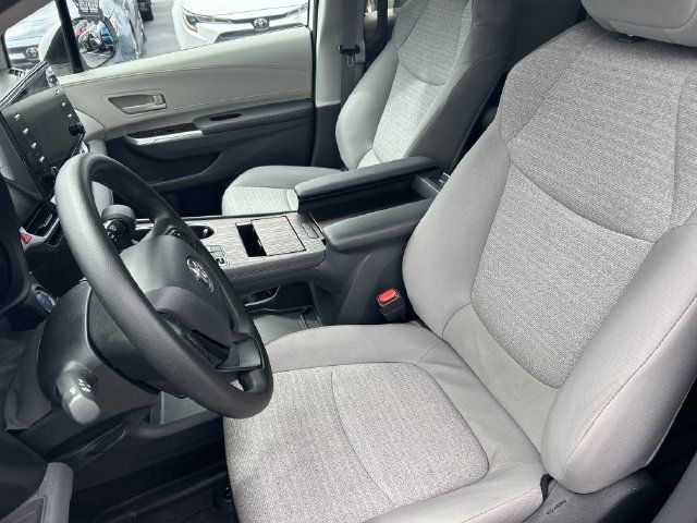 Used 2024 Toyota Sienna LE AWD/4WD image 11