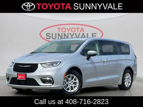 Used 2023 Chrysler Pacifica Touring-L image 1