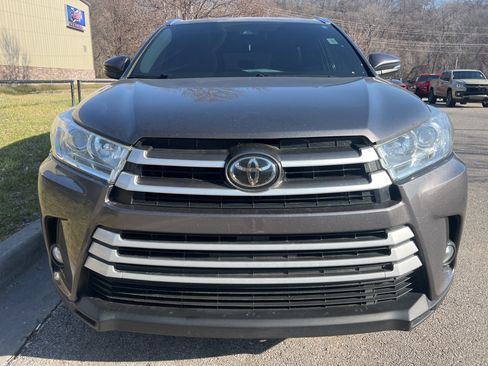 Used 2019 Toyota Highlander XLE image 2