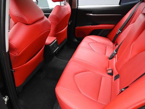 Used 2022 Toyota Camry XSE FWD image 31