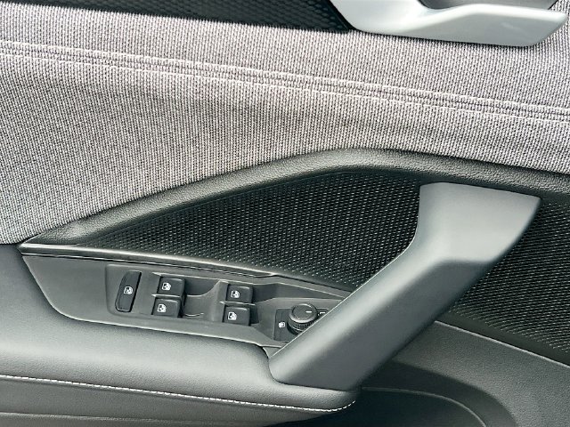 New 2025 Volkswagen Tiguan S AWD/4WD image 17