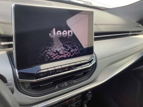 Used 2023 Jeep Compass Limited AWD/4WD image 16