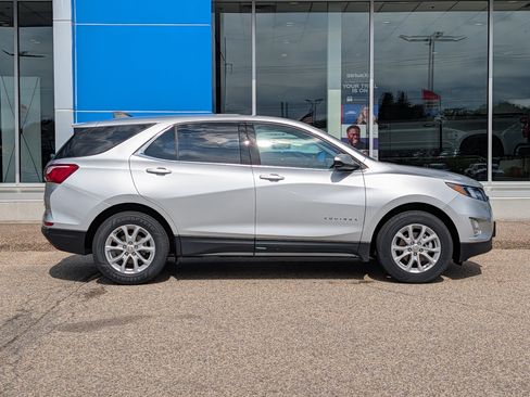 Used 2020 Chevrolet Equinox LT FWD image 2