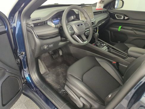 New 2026 Jeep Compass Latitude image 11