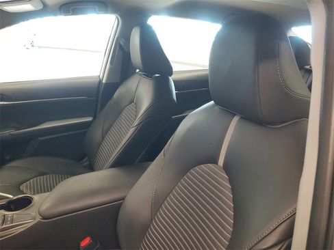 Used 2024 Toyota Camry SE image 18
