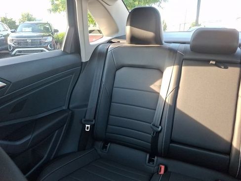 Certified 2023 Volkswagen Jetta SE w/ Panoramic Sunroof Package FWD image 18