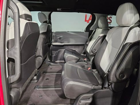 Certified 2025 Toyota Sienna XSE FWD image 35