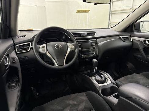 Used 2015 Nissan Rogue SV image 18