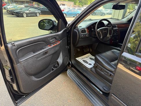 Used 2013 Chevrolet Avalanche LT w/ All-Star Edition AWD/4WD image 8