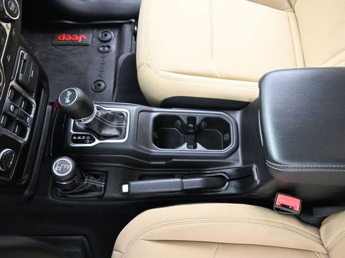 Used 2021 Jeep Wrangler Unlimited Sahara AWD/4WD image 14