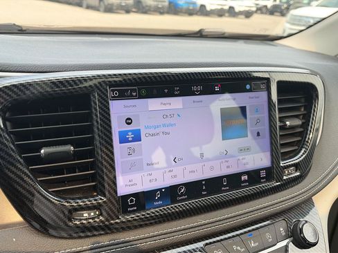 Used 2023 Chrysler Pacifica Touring-L w/ Uconnect Theater Family Group AWD/4WD image 11