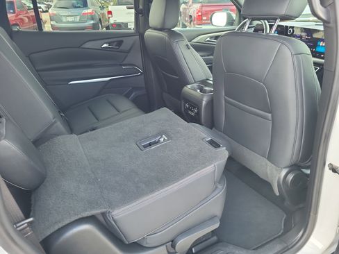 Used 2024 Chevrolet Traverse LT image 11