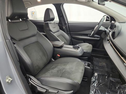 Used 2024 Nissan Ariya AWD image 19
