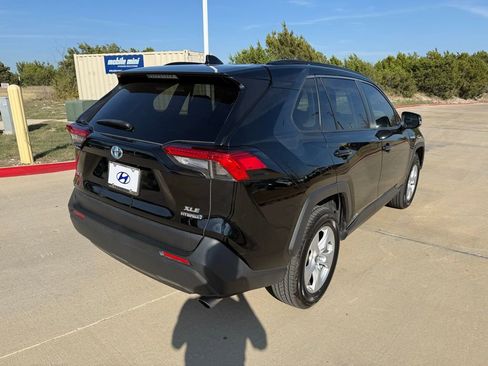 Used 2021 Toyota RAV4 XLE w/ Convenience Package image 5