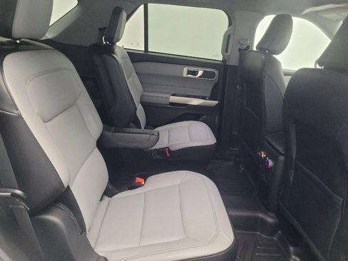 Used 2021 Ford Explorer XLT w/ Equipment Group 202A RWD image 19