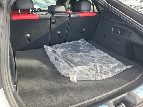 Used 2024 Mercedes-Benz GLC 300 4MATIC image 24