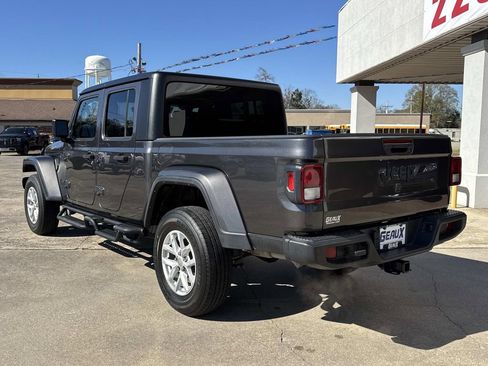 Used 2023 Jeep Gladiator Sport image 8
