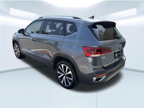 Used 2024 Volkswagen Taos SE FWD image 4