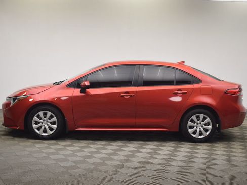 Used 2021 Toyota Corolla LE image 11