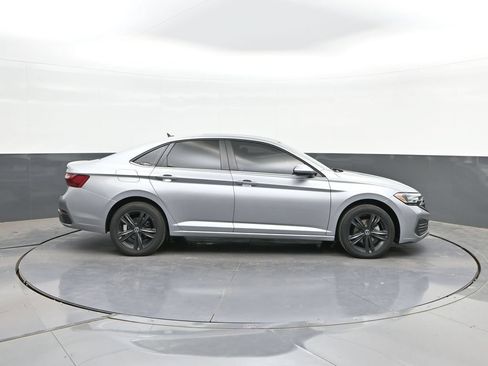 Used 2023 Volkswagen Jetta SE FWD image 24