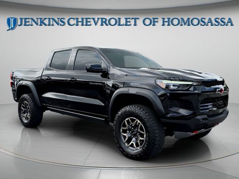 Used 2025 Chevrolet Colorado ZR2 w/ Technology Package AWD/4WD image 2