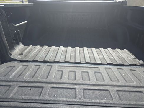 Used 2018 GMC Sierra 1500 SLT image 16