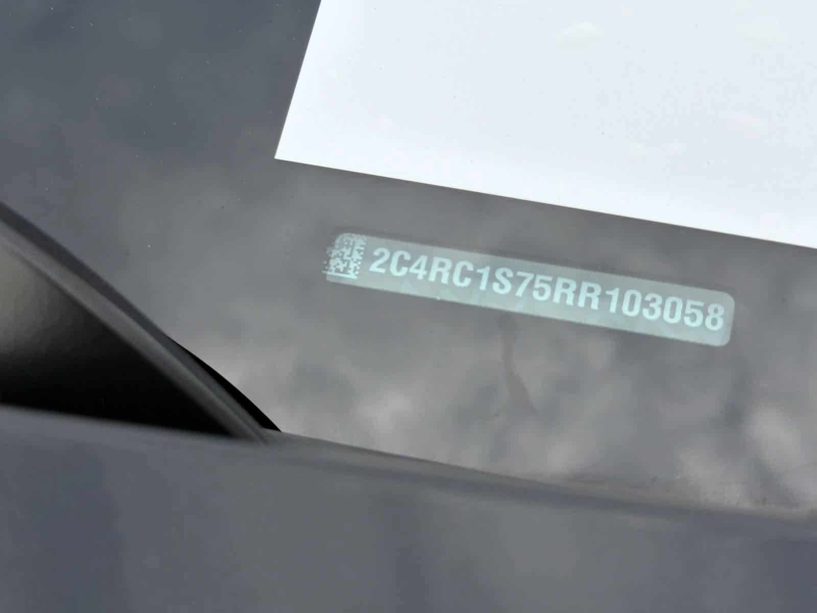 Used 2024 Chrysler Pacifica Premium FWD image 2