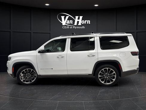 Used 2022 Jeep Wagoneer Series III w/ Premium Group I AWD/4WD image 4