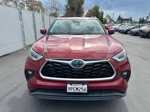 Used 2021 Toyota Highlander XLE AWD/4WD image 7