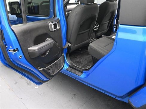 Used 2023 Jeep Gladiator Sport image 18