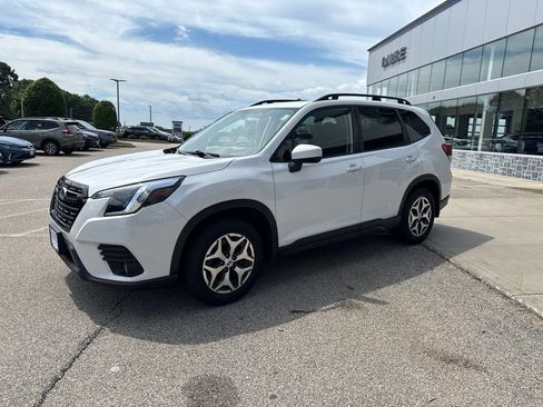 Used 2023 Subaru Forester Premium AWD/4WD image 8