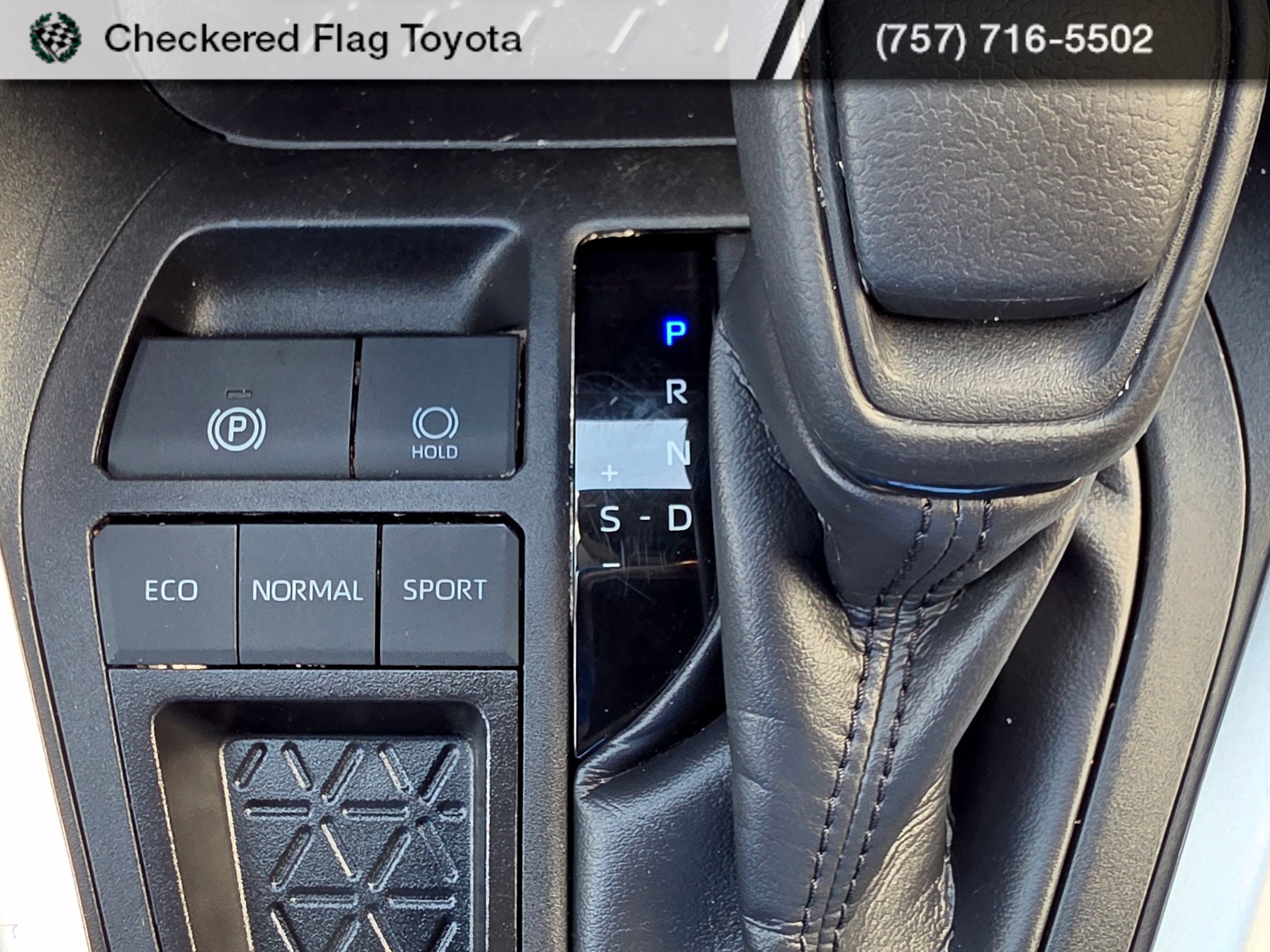 Used 2025 Toyota RAV4 XLE FWD image 25