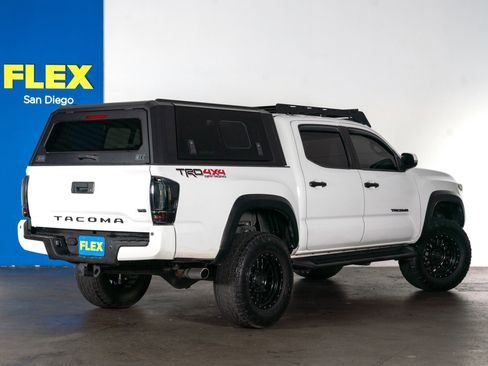 Used 2018 Toyota Tacoma TRD Off-Road w/ Technology Package AWD/4WD image 5