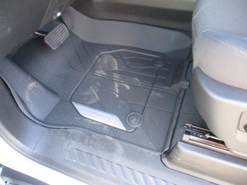 New 2026 Chevrolet Suburban LS image 11