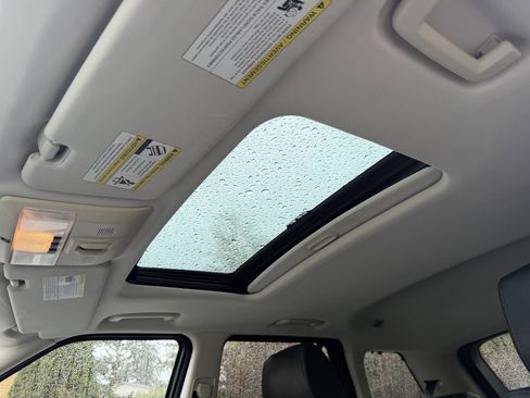 Used 2012 Land Rover Range Rover Sport HSE image 32