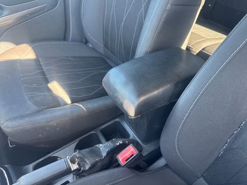 Used 2019 Ford EcoSport SE w/ SE Convenience Package image 18